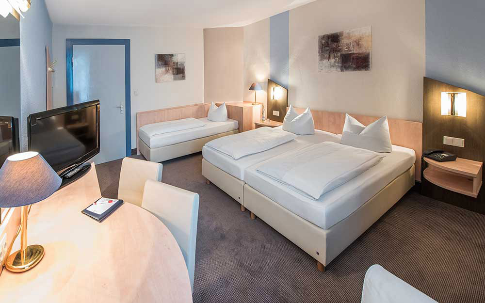 Dreibettzimmer im Hotel Weidenhof in Regensburg